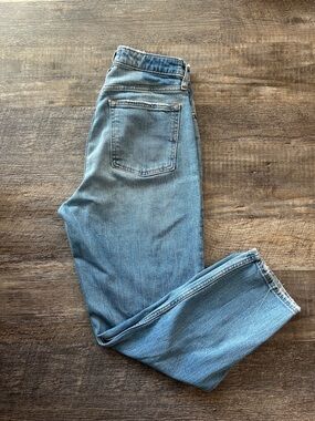 Abercrombie & Fitch The Mom High Rise Curve Love Jeans
